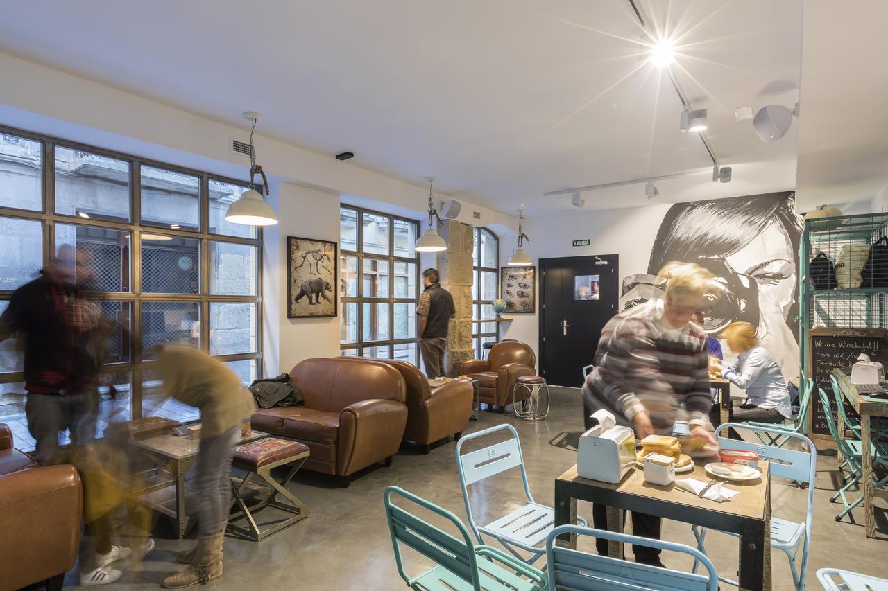 Winederful Hostel & Cafe ログローニョ エクステリア 写真